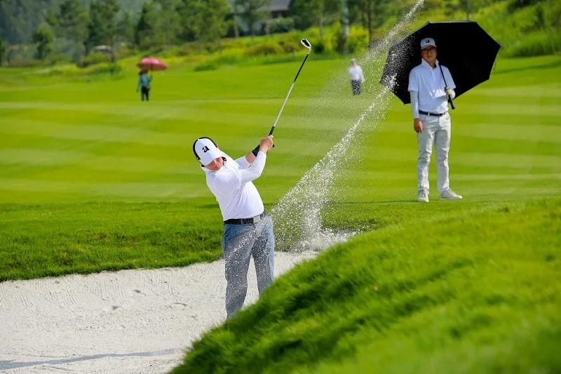 Bộ môn golf phù hợp với đa dạng lứa tuổi từ giới trẻ đến người lớn tuổi.