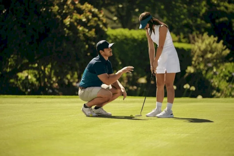Khởi động kỹ và tập đúng kỹ thuật giúp tối ưu hóa lợi ích từ việc chơi golf.
