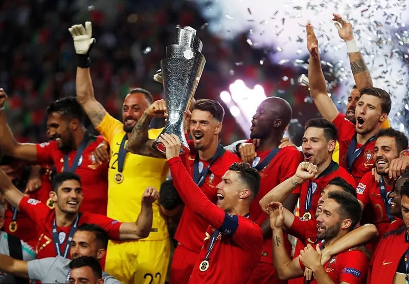 Selecao châu Âu ăn mừng danh hiệu vô địch UEFA Nations League 2018–2019.