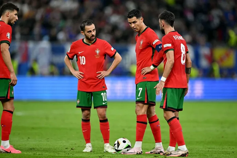 Dàn sao đắt giá Bruno Fernandes và Bernardo Silva làm chủ tuyến giữa của Bồ Đào Nha.
