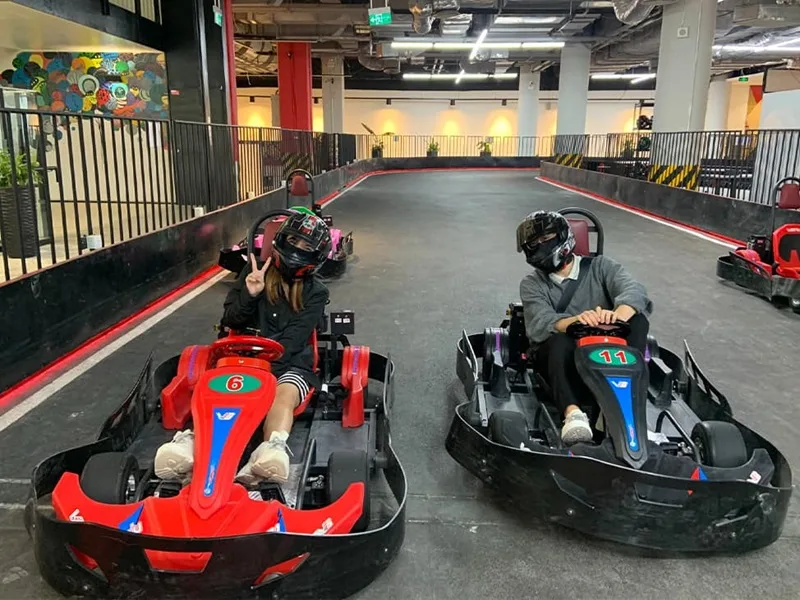 Trải nghiệm cảm giác tốc độ bứt phá trên đường đua xe Go Kart.