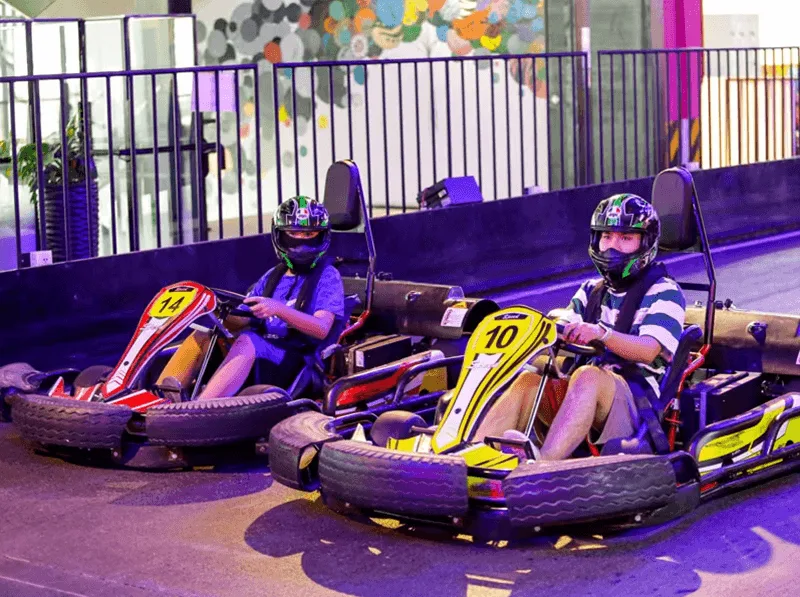 Kỹ thuật ôm cua đỉnh cao và tăng tốc thoát cua trên đường đua Go Kart.